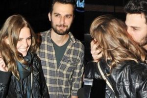 Ayrılmış gibi duruyor muyuz?