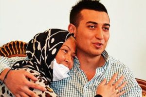 Hayallerini sildi annesini se&ccedil;ti