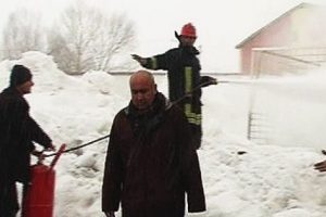 Deprem benzin istasyonunu patlattı!
