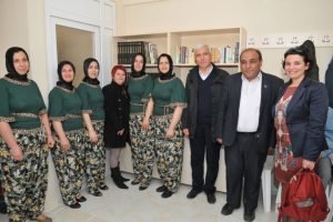 &Uuml;r&uuml;nl&uuml;'de kitap dostu kadınlar