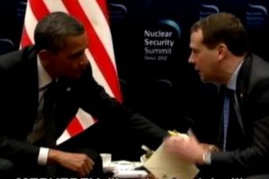 Obama a&ccedil;ık mikrafon &ouml;n&uuml;nde pazarlık yaparken yakalandı