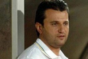 &Ouml;zkara gitti B&uuml;lent Uygun geldi