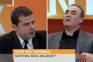 Bal &uuml;reticisinin k&ouml;şeye sıkıştığı anlar