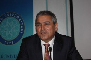 Abbas G&uuml;&ccedil;l&uuml; &uuml;niversitelilerle buluştu