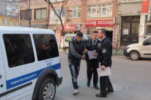 Hırsız ev sahibine yakalandı