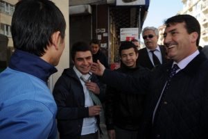 Osmangazi'de y&uuml;zler g&uuml;l&uuml;yor