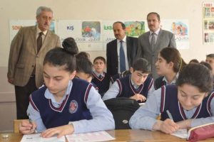 İneg&ouml;l'de 14 bin &ouml;ğrenci GKS'de ter d&ouml;kt&uuml;