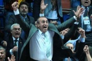Albayrak heyecandan yerinde duramadı