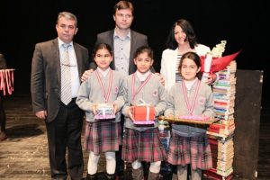 Boyları kadar kitap okudular
