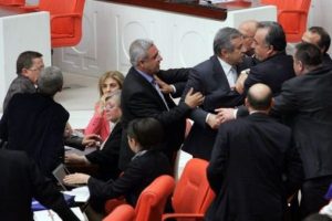 Genel Kurul yine gergin!