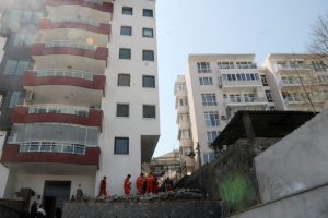 Canlı canlı toprağa g&ouml;m&uuml;ld&uuml; &ouml;l&uuml;mle yaşam arasında 600 saniye