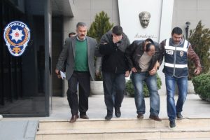 Sahte polisler masaj salonlarını bastı
