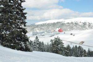 Uludağ'da kar 2 metreye y&uuml;kseldi