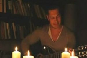 &Ccedil;ağatay Ulusoy'dan şarkı s&uuml;rprizi