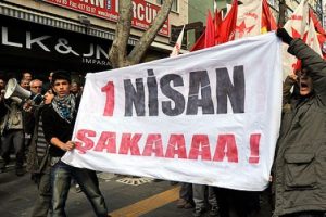 &Ouml;ğrenciler polisi şakaladı