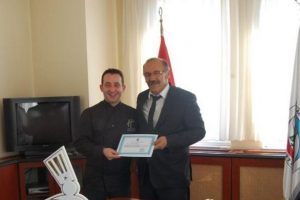 &Uuml;niversiteli aş&ccedil;ılardan belediyeye teşekk&uuml;r ziyareti