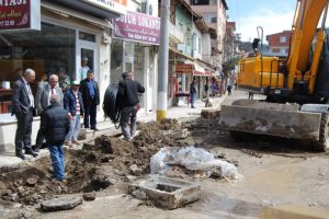 Tatlıoğlu kaldırım &ccedil;alışmalarını inceledi