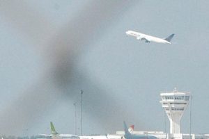 Fransa'da u&ccedil;uşlar fel&ccedil; oldu