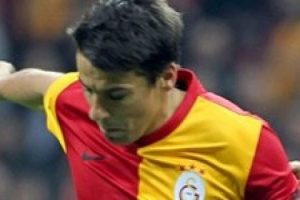 Milan Baros'un burnu kırıldı
