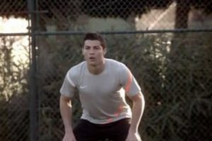 Ronaldo ve Nadal tenis kortunda