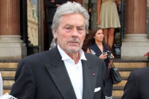 Alain Delon hastaneye kaldırıldı