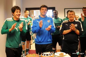 Bursaspor'da doğum g&uuml;n&uuml; şov!