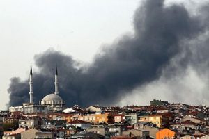 Gaziosmanpaşa'da &uuml;rk&uuml;ten yangın