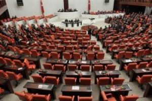 Toplu s&ouml;zleşme yasası kabul edildi