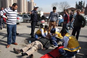 Yaralıya ehliyet ruhsat soran polise vatandaş tepkisi