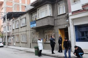 Sigara i&ccedil;erken balkondan d&uuml;ş&uuml;p &ouml;ld&uuml;