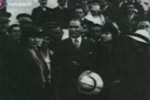 Atat&uuml;rk'&uuml;n sesinden şiir