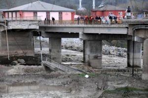 K&ouml;pr&uuml; faciasında 15 kişi hala kayıp