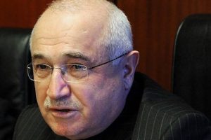 &Ccedil;i&ccedil;ek: D&uuml;n&uuml;n y&ouml;ntemiyle sorunlar &ccedil;&ouml;z&uuml;lmez