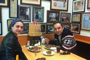Kebap keyfi yaparken yakalandılar