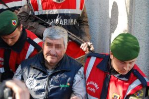 Kahveyi tarayarak iki kişiyi &ouml;ld&uuml;ren zanlının eşi konuştu