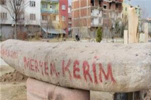 Tarihi aşk yazılarıyla karaladılar
