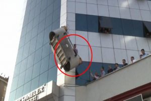 &Ouml;l&uuml;mle burun buruna geldi