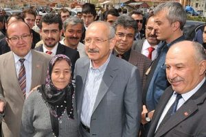 Birinin apoletleri vardı birinin yok