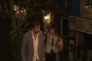 Yalan D&uuml;nya'nın yakışıklısı sevgilisiyle g&ouml;r&uuml;nt&uuml;lendi