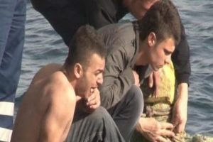 Onlarca insanın g&ouml;z&uuml; &ouml;n&uuml;nde inanılmaz olay