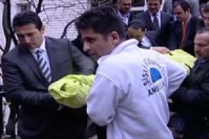 &Ouml;l&uuml;m haberini alan Okay'ın evine koştu