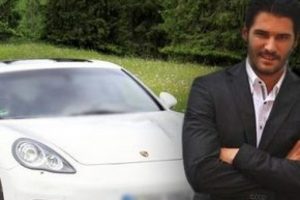 Tolgahan Sayışman'a Porsche Panamera