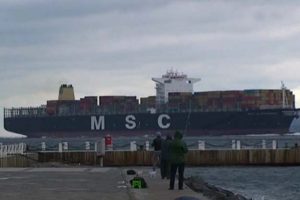 &Ccedil;anakkale Boğazı'ndan dev gemi ge&ccedil;ti