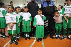 Risk grubundaki 600 &ccedil;ocuk sporla hayata tutunacak