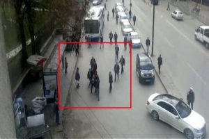 Otob&uuml;s şof&ouml;rleri b&ouml;yle d&ouml;vd&uuml;