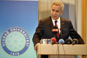 Arın&ccedil;'tan muhalefete Suriye sitemi