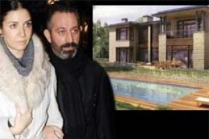 Cem ve Ahu ormandaki villaya taşınıyorlar