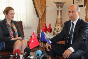 Kusari Lila: T&uuml;rkiye'den &ouml;ğreneceğimiz &ccedil;ok şey var
