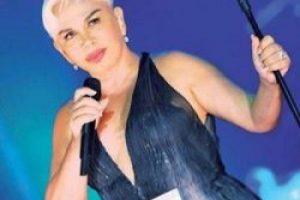 Yunan besteci'den Sezen Aksu'ya 1 milyon Euro tazminat