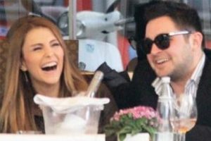 &Ouml;zge Ulusoy ve Hacı Sabancı'nın yağmurda şampanya keyfi!